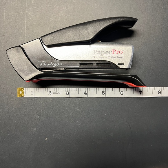 COPY - Paperpro One Finger Stapler - The Prodigy. 25 sheet power. Black/Silver. - Picture 3 of 6
